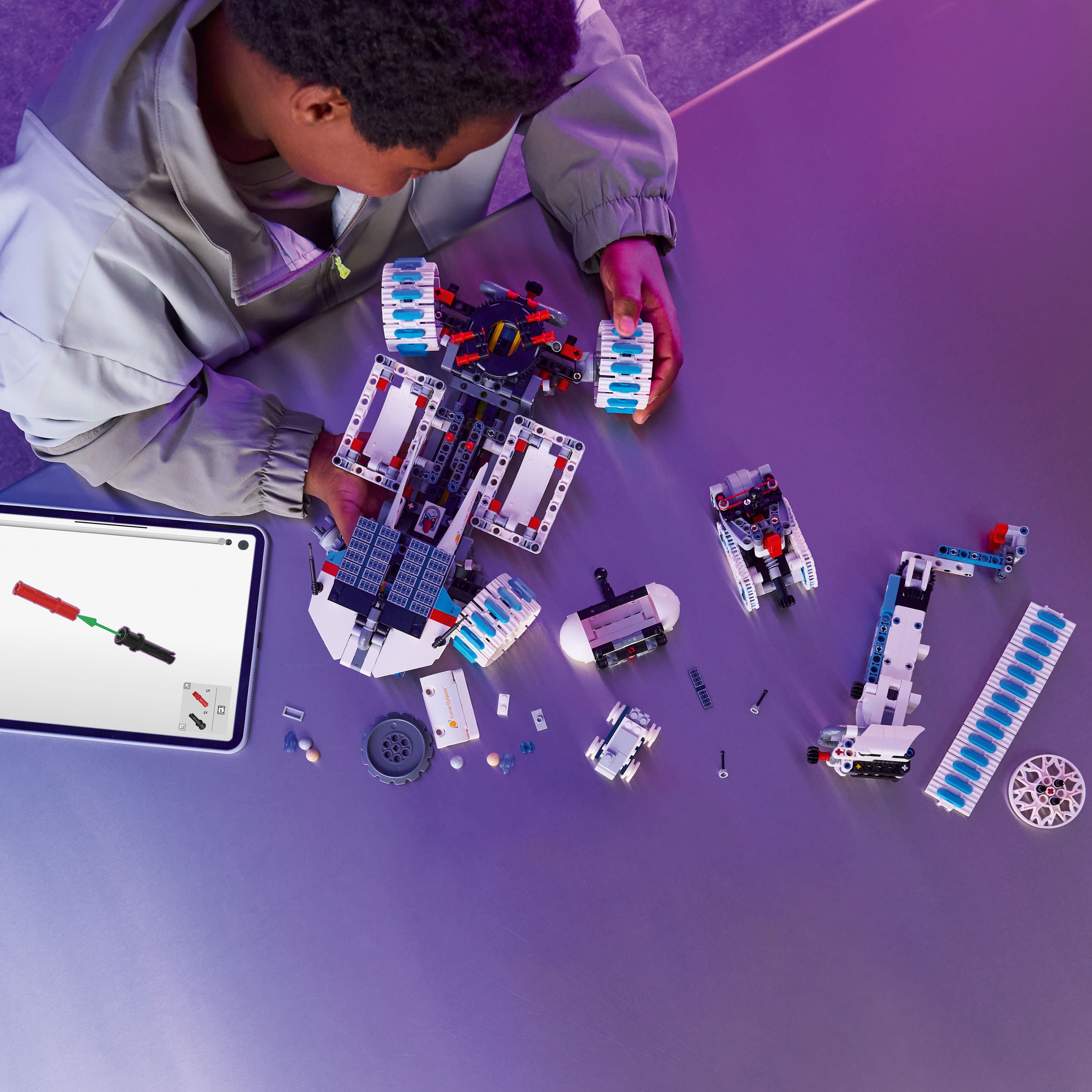 LEGO Technic 42211 Lunar Outpost™ månerover-romkjøretøy