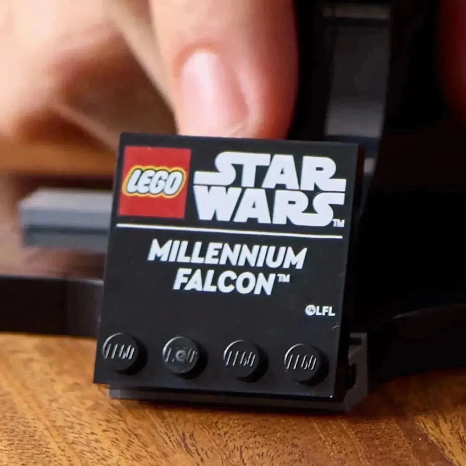 75375 Millennium Falcon™ V29 - Lekeproffen.no