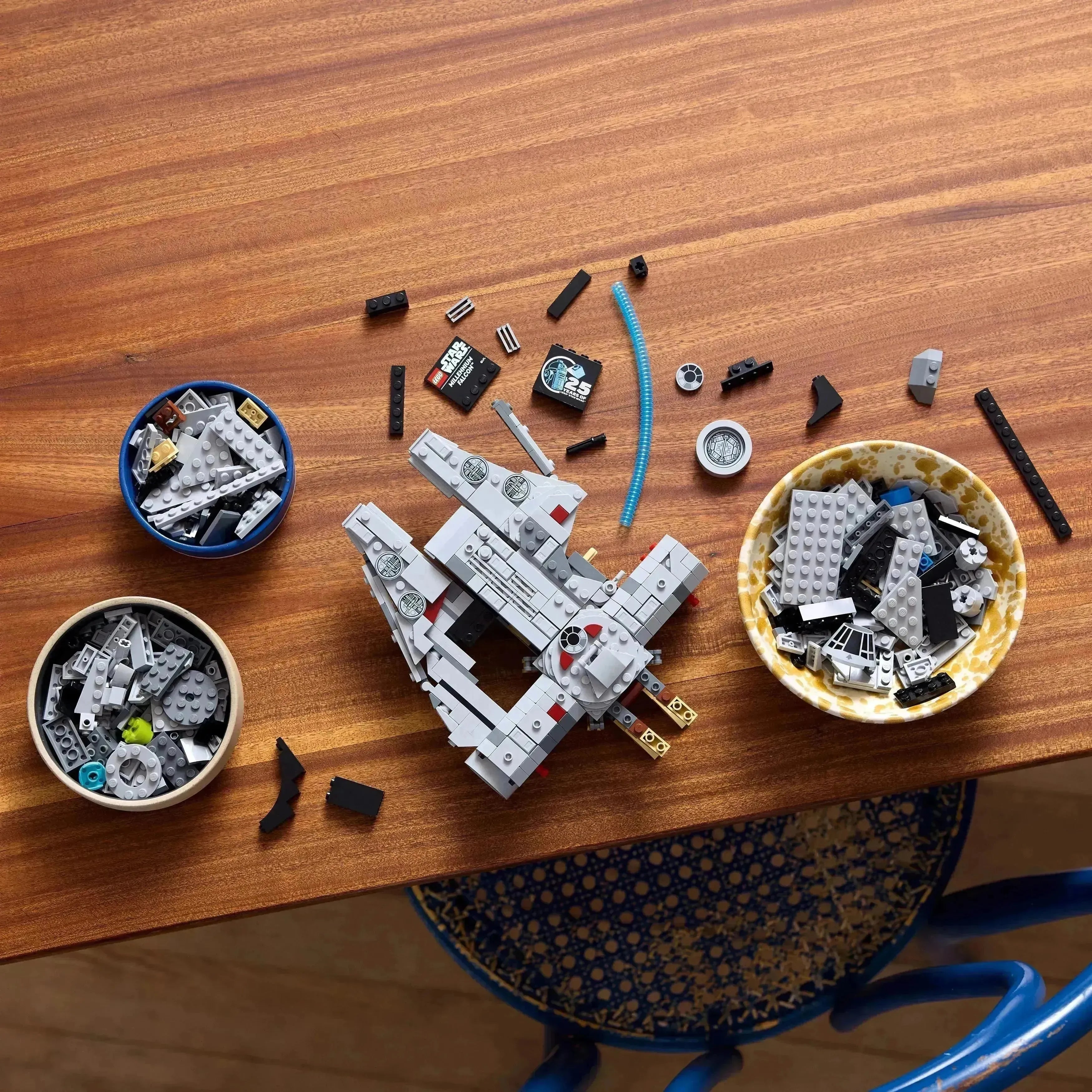 75375 Millennium Falcon™ V29 - Lekeproffen.no