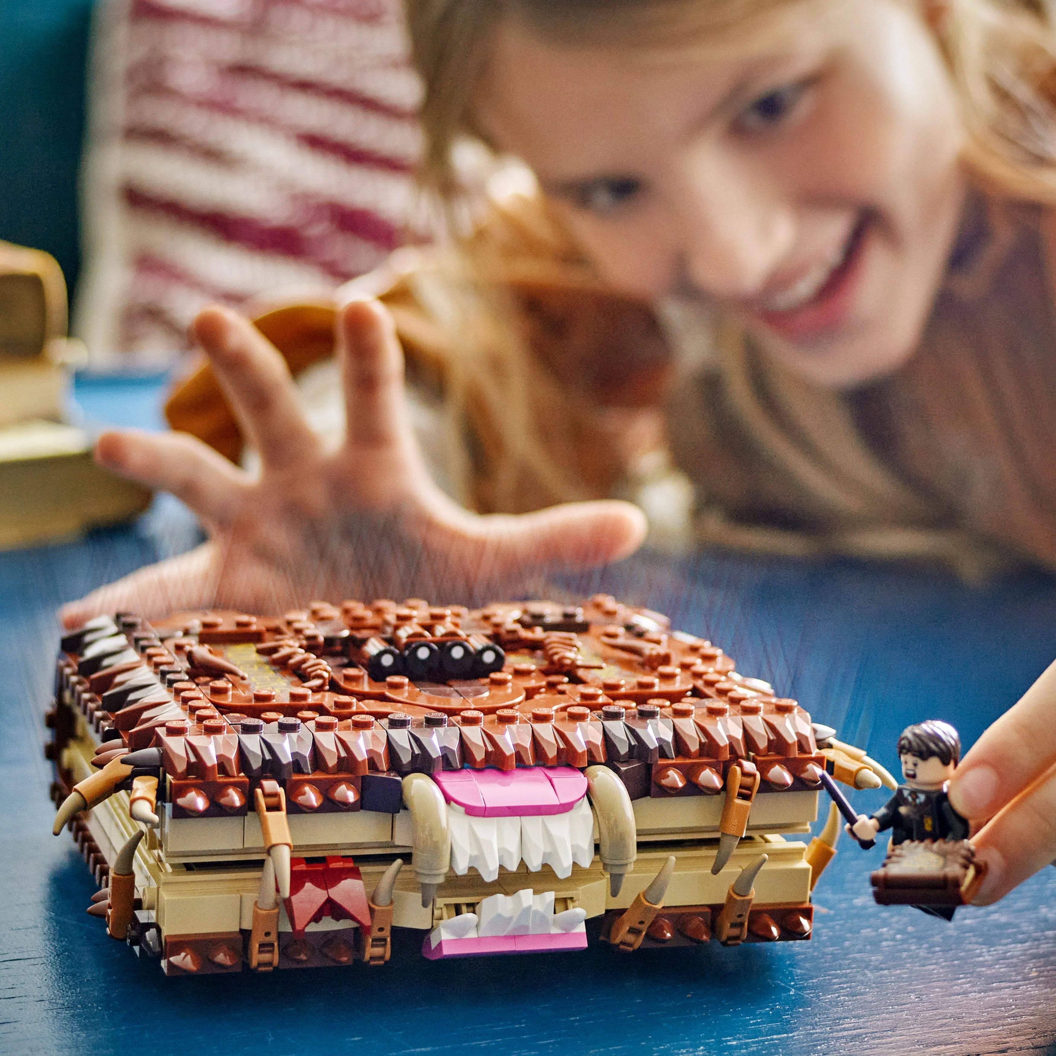 76449 Den glefsende Monsterboken om monstre - Lekeproffen.no