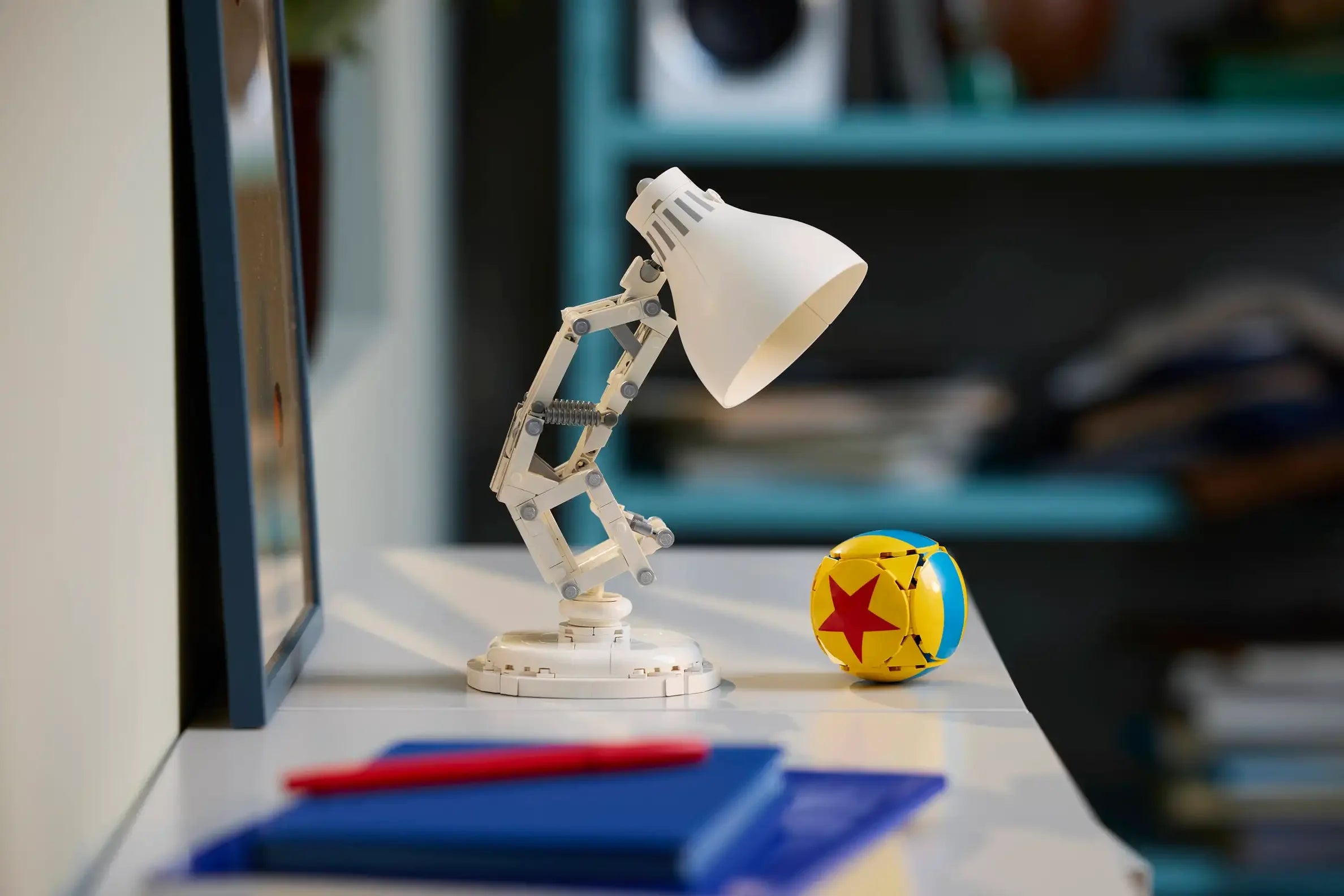 21357  Disney Pixar Luxo Jr.