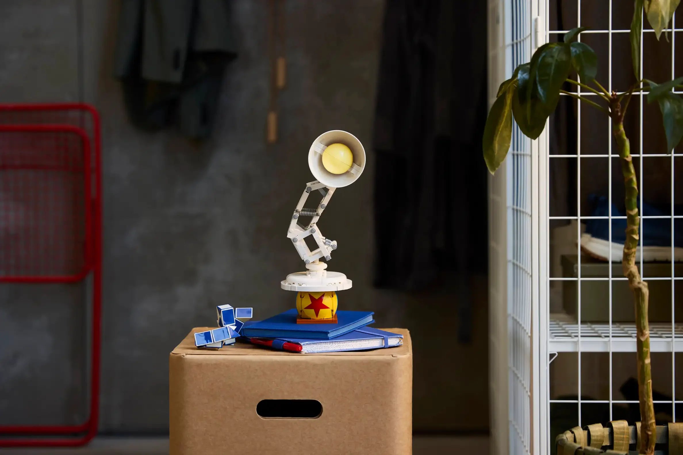 21357  Disney Pixar Luxo Jr.
