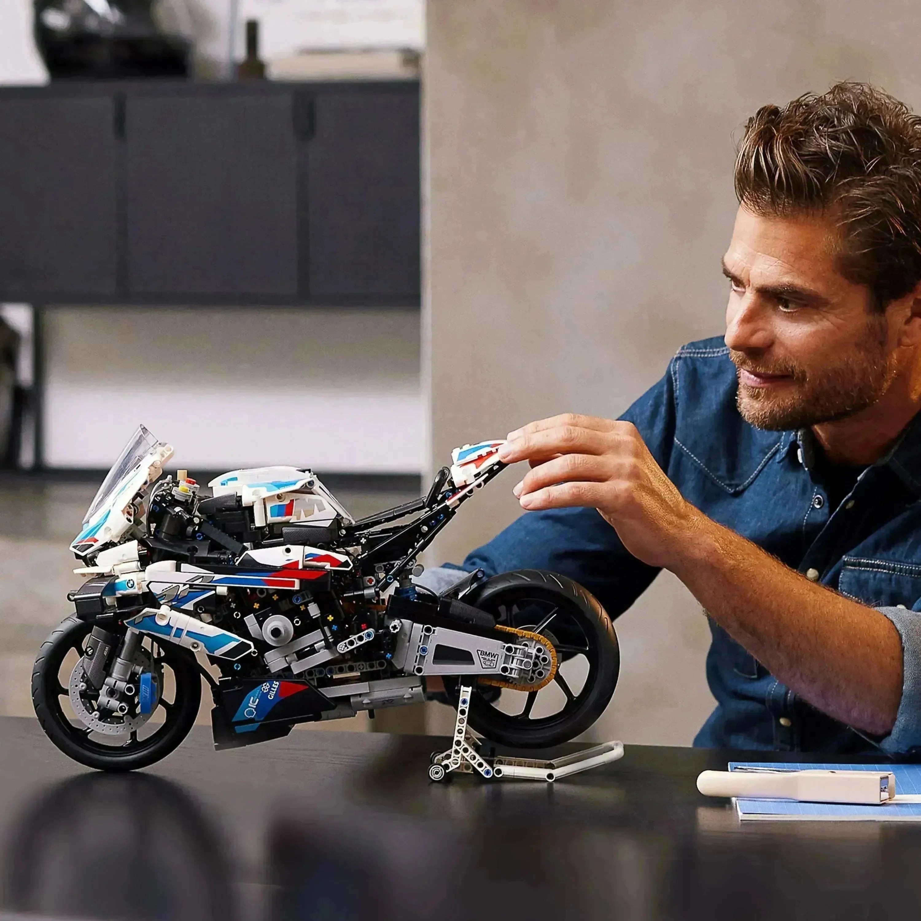 LEGO Technic 42130 BMW M 1000 RR - Lekeproffen.no