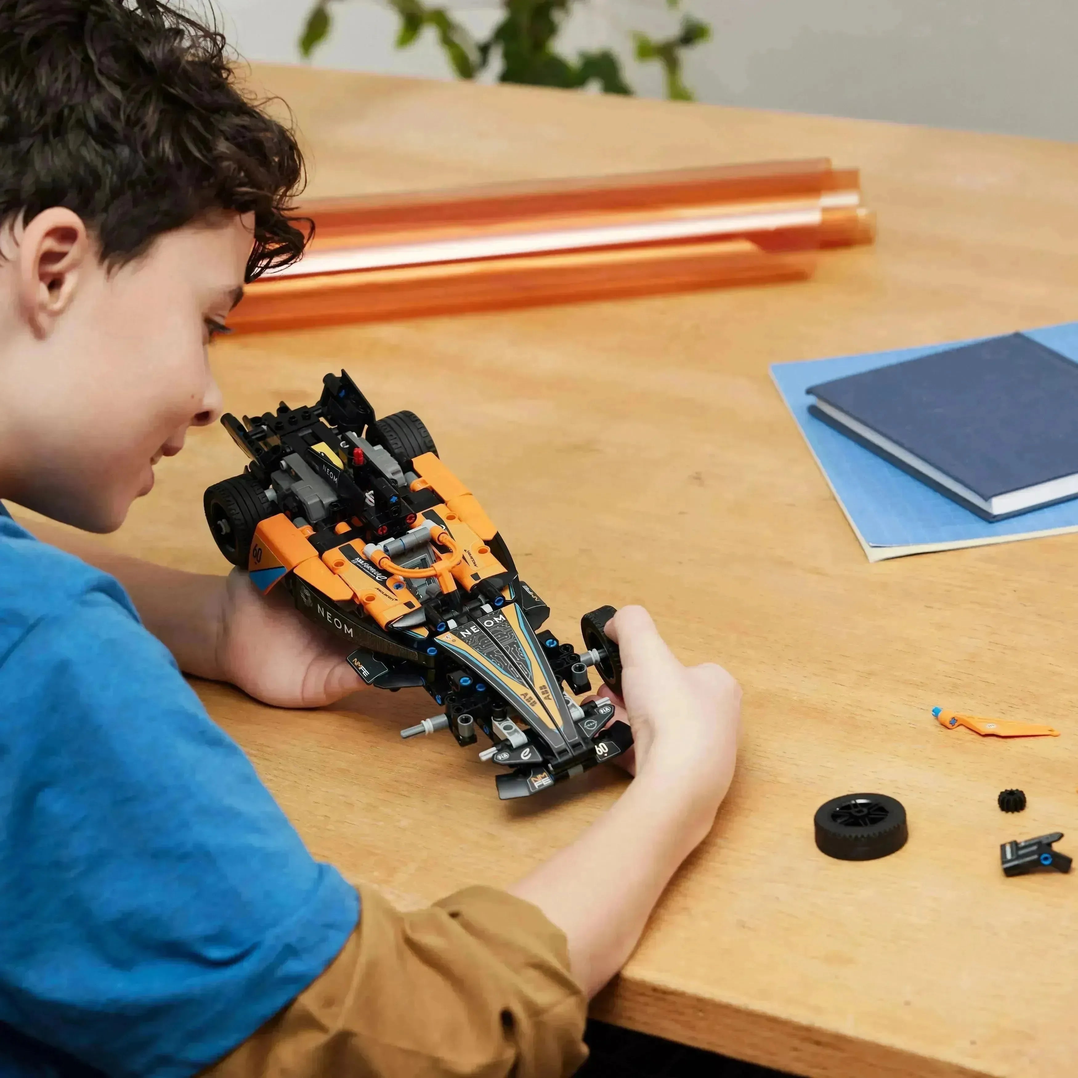 LEGO Technic 42169 NEOM McLaren Formula E Race Car - Lekeproffen.no