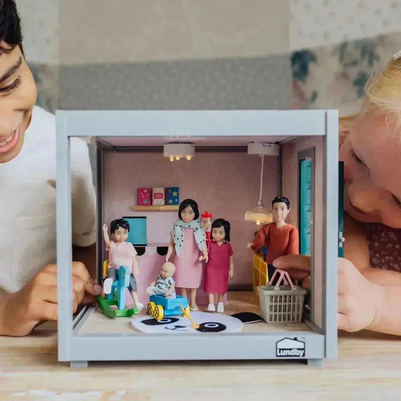 Lundby Dukkesett Familien Jamie - Lekeproffen.no