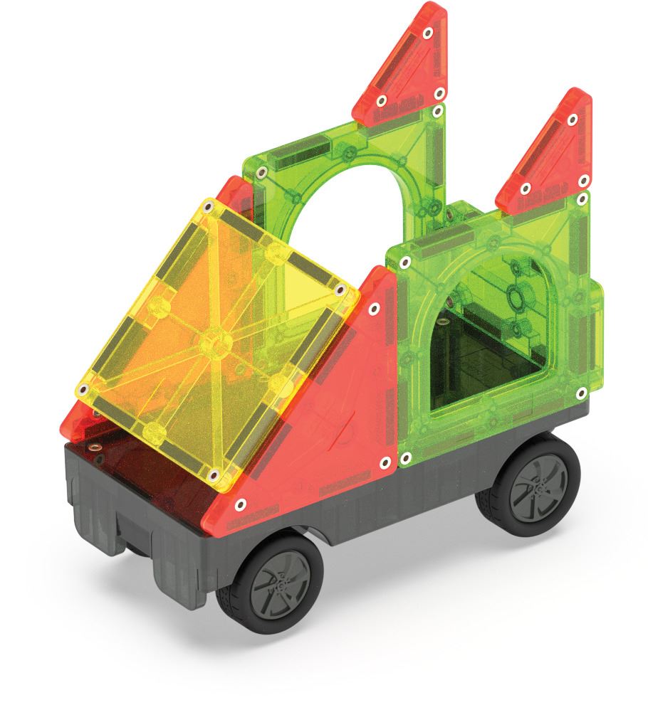Fargerik bil bygget med Magna-Tiles magnetiske byggeklosser, hjul og klare plastdeler.